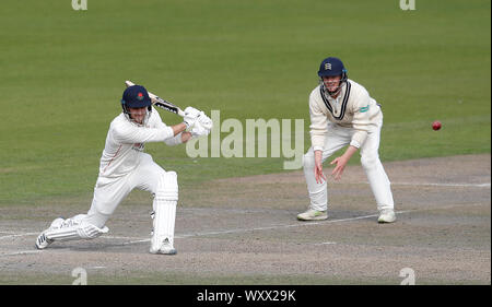 Liam du Lancashire Livingstone hits contre Middlesex, au cours de la troisième journée du Championnat de Specsavers County Deux match à Old Trafford, Manchester. Banque D'Images