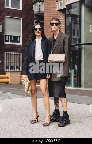 Les gens qui fréquentent à Angel Chen montrent à l'occasion de Milan Fashion Week 2019 Banque D'Images