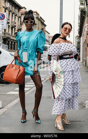 Les gens qui fréquentent à Angel Chen montrent à l'occasion de Milan Fashion Week 2019 Banque D'Images