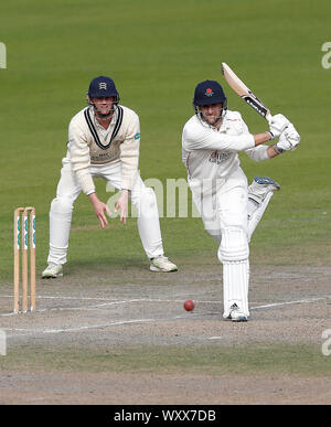 Liam du Lancashire Livingstone hits contre Middlesex, au cours de la troisième journée du Championnat de Specsavers County Deux match à Old Trafford, Manchester. Banque D'Images