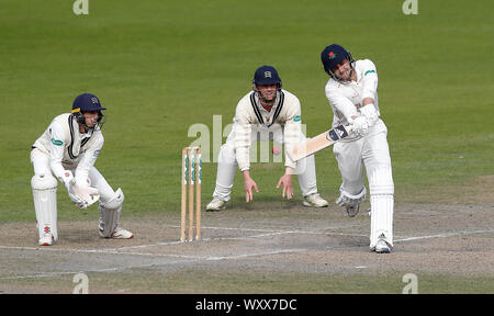 Liam du Lancashire Livingstone hits contre Middlesex, au cours de la troisième journée du Championnat de Specsavers County Deux match à Old Trafford, Manchester. Banque D'Images