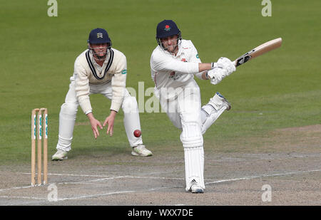 Liam du Lancashire Livingstone hits contre Middlesex, au cours de la troisième journée du Championnat de Specsavers County Deux match à Old Trafford, Manchester. Banque D'Images