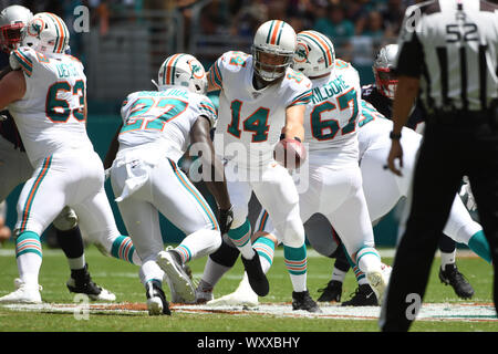 Jardins de Miami en Floride, USA. 15 Sep, 2019. Ryan Fitzpatrick # 14 de Miami en action au cours de la NFL football match entre les dauphins de Miami et New England Patriots au Hard Rock Stadium de Miami Gardens FL. Les Patriotes a défait les dauphins 43-0. Credit : csm/Alamy Live News Banque D'Images