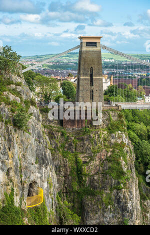 Clifton Suspension Bridge qui enjambe l'Avon Gorge avec la rivière Avon, Bristol, Angleterre. UK. Banque D'Images