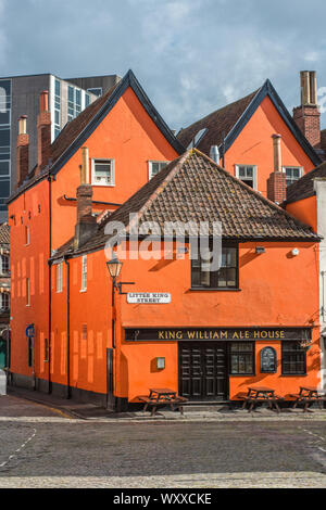 Le Roi William Ale House est un pub historique sur King Street, dans le centre-ville de Bristol. Datant de 1670, il est maintenant administré par Samuel Smith's. Banque D'Images