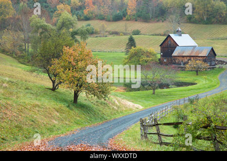 Sleepy Hollow pittoresque ferme sur Cloudland Road à l'automne à Woodstock, Vermont, New England, USA Banque D'Images
