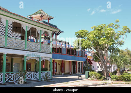 Le bazar international, Freeport, Grand Bahama Island. Une grande partie de ce fait de bois et déjà endommagés par les ouragans à Dorian. Derelict Banque D'Images