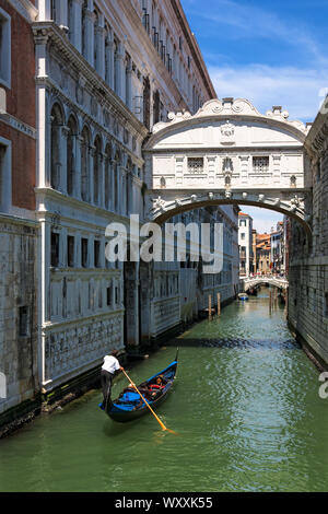 Le Pont des Soupirs (Ponte dei Sospiri) sur le rio di Palazzo della Paglia, San Marco, Venise, Italie Banque D'Images