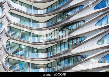 Verre élégant et de l'acier des tours d'appartements condo 520 West 28th Street conçu par la célèbre architecte Zaha Hadid par la ligne haute, côté ouest Manha Banque D'Images