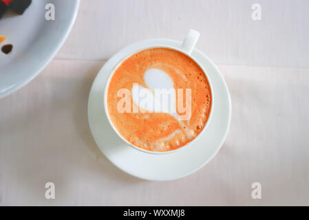 Thé, lait ou thé Thai Thai avec du thé au lait latte art Banque D'Images