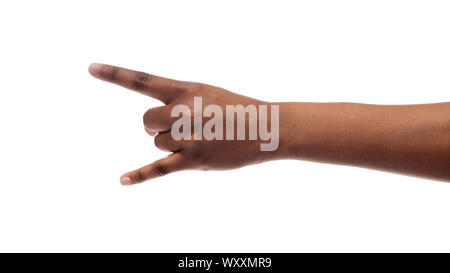 La main de femme noire faisant signe chèvre isolé sur fond blanc Banque D'Images