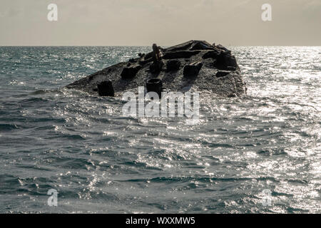 Naufrage du HMS Vixen dans les eaux des Bermudes avec la proue sur la surface Banque D'Images