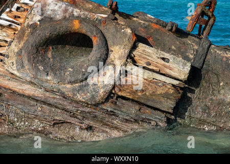 Naufrage du HMS Vixen dans les eaux des Bermudes avec la proue sur la surface Banque D'Images