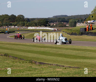 Voitures anciennes à la course 2019 Goodwood Revival Banque D'Images