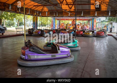 Dodgem voitures dans une fête foraine Banque D'Images