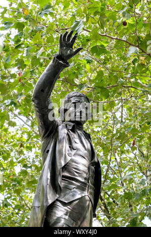 Edmund Burke a été député de Bristol 1774 - 1780. Sa statue de bronze, qui se trouve dans l'avenue Colston, est une réplique d'une statue en marbre dans le St.Stephen's Hall, Banque D'Images