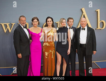 Hugh Bonneville Elizabeth Mcgovern Michelle Dockery Laura Carmichael Allen Leech Julian Fellowes Downton Abbey Film Première Mondiale Banque D'Images