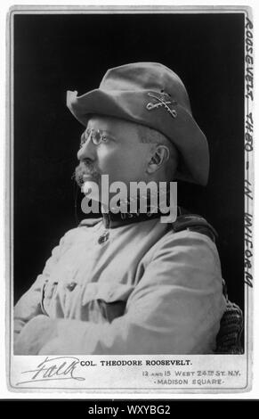 Le colonel Theodore Roosevelt, Head and shoulders Portrait en uniforme les Rough Riders, Photo par B.J. Falk, 1898 Banque D'Images
