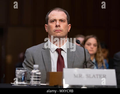 Washington DC, USA . 18 Sep, 2019. Derek Slater, directeur mondial de la politique d'information, Google, témoigne devant le comité du Sénat américain sur le commerce, les sciences et le transport de masse sur la violence, l'extrémisme, et Responsabilité numérique' sur la colline du Capitole à Washington, DC le mercredi 18 septembre 2019. Credit : MediaPunch Inc/Alamy Live News Banque D'Images