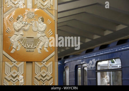 Ploshaacha Yakuba Kolasa Métro à Minsk Banque D'Images