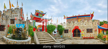 SANTICHON, THAÏLANDE - Mai 5, 2019 : Panorama de la petite forteresse, construite dans le Yunnan chinois cultural village et attirer des touristes avec des C Banque D'Images