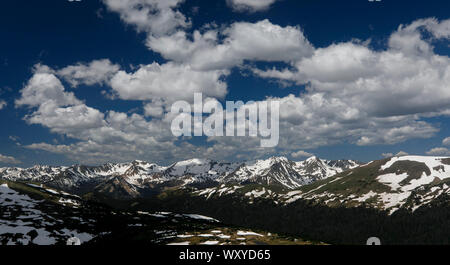 Un été des montagnes Rocheuses, près du centre des visiteurs de alpine dans le Parc National des Montagnes Rocheuses, au Colorado. Banque D'Images