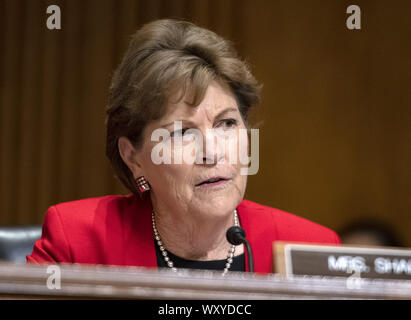 Washington DC, USA. 18 Sep, 2019. Sénateur des États-Unis Jeanne Shaheen (démocrate du New Hampshire) questions David Stilwell, Secrétaire d'État adjoint aux affaires de l'Asie et du Pacifique, Département d'Etat, comme il témoigne devant le comité sénatorial des affaires étrangères sur les ''La politique américaine dans la région indo-pacifique : Hong Kong, des alliances et des partenariats, et d'autres questions'' sur la colline du Capitole à Washington, DC le mercredi 18 septembre 2019 Credit : Ron Sachs/CNP/ZUMA/Alamy Fil Live News Banque D'Images