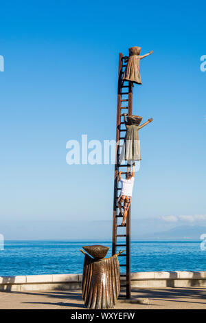 La recherche de raison sculpture sur le Malecon boardwalk, Puerto Vallarta, Jalisco, Mexique. Banque D'Images