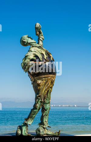 Le subtil Rock Eater sculpture sur le Malecon boardwalk, Puerto Vallarta, Jalisco, Mexique. Banque D'Images