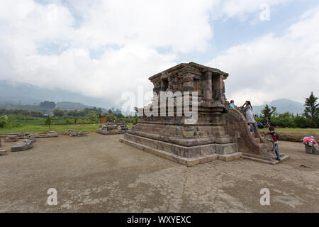 Dieng Plateau, Indonésie - Août 06, 2017 : les temples anciens à Dieng Plateau, Indonésie Banque D'Images