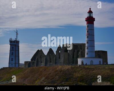 Abbaye Saint-Mathieu de Fine-Terre pointe saint Mathieu phare , Phare , blanc et rouge , saint Mathieu phare Banque D'Images