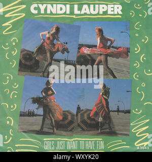 Cyndi Lauper - Girls Just Wanna Have Fun - Vintage 7'' pouces notice couvrir Banque D'Images