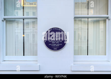 Blue plaque sur un mur d'un bâtiment en Cromwell Place, l'accueil de plusieurs artistes, South Kensington, London SW7 par la National Art Collections Fund Banque D'Images