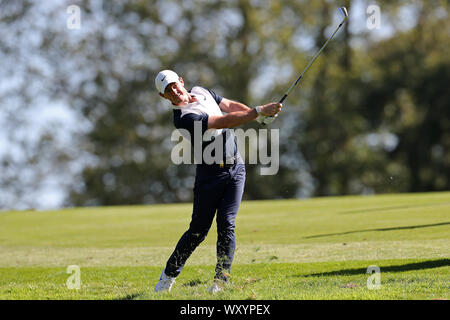 WENTWORTH, Angleterre le 18 septembre Rory McIlroy joue dans au livre vert au cours de la BMW PGA Championship Pro Am au Wentworth Club, London le mercredi 18 septembre 2019. (Crédit : Jon Bromley | MI News) usage éditorial uniquement, licence requise pour un usage commercial. Photographie peut uniquement être utilisé pour les journaux et/ou magazines des fins éditoriales Crédit : MI News & Sport /Alamy Live News Banque D'Images