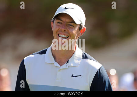 WENTWORTH, Angleterre le 18 septembre Rory McIlroy bénéficie d'un rire pendant le BMW PGA Championship Pro Am au Wentworth Club, London le mercredi 18 septembre 2019. (Crédit : Jon Bromley | MI News) usage éditorial uniquement, licence requise pour un usage commercial. Photographie peut uniquement être utilisé pour les journaux et/ou magazines des fins éditoriales Crédit : MI News & Sport /Alamy Live News Banque D'Images