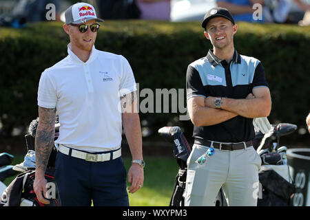WENTWORTH, Angleterre Angleterre 18E SEPT coéquipiers Ben Stokes et Joe root sur le vert de pratique au cours de la BMW PGA Championship Pro Am au Wentworth Club, London le mercredi 18 septembre 2019. (Crédit : Jon Bromley | MI News) usage éditorial uniquement, licence requise pour un usage commercial. Photographie peut uniquement être utilisé pour les journaux et/ou magazines des fins éditoriales Crédit : MI News & Sport /Alamy Live News Banque D'Images
