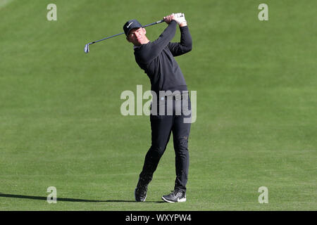 WENTWORTH, Angleterre le 18 septembre Paul Casey pousses dans au livre vert au cours de la BMW PGA Championship Pro Am au Wentworth Club, London le mercredi 18 septembre 2019. (Crédit : Jon Bromley | MI News) usage éditorial uniquement, licence requise pour un usage commercial. Photographie peut uniquement être utilisé pour les journaux et/ou magazines des fins éditoriales Crédit : MI News & Sport /Alamy Live News Banque D'Images