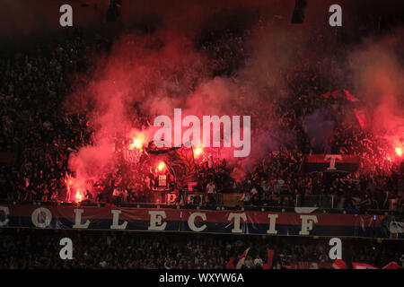 Paris, France. 18 Sep, 2019. Paris SG fanÃs en action lors de la Ligue des Champions, Groupe A Journée 1 entre Paris Saint Germain et Real Madrid FC au Parc des Princes - Paris - France.PSG a gagné 3:0 Crédit : Pierre Stevenin/ZUMA/Alamy Fil Live News Banque D'Images