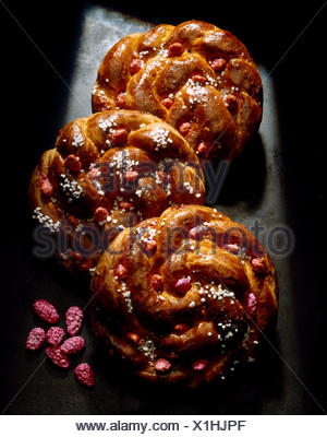 Saint Genix praline rose brioches