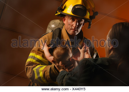 Bebe Pompier Secourt Photo Stock Alamy