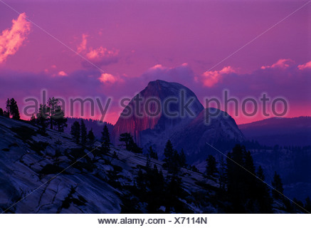 Halfdome Mountain dans le coucher du soleil, Yosemite National Park, California, USA, Amérique du Nord