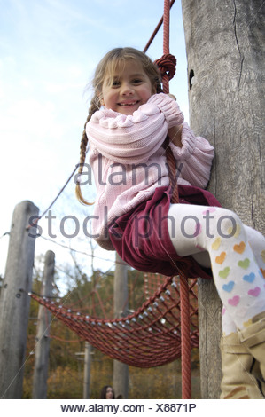 aire de jeux de fille enfant junglegym joue la corde ne souhaitons