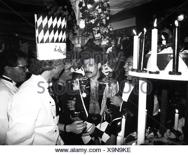 Queen Groupe Anglais Trouve En 1970 Chanteur Freddy Mercury Demi Longueur A Sa Fete D Anniversaire Dans La Discotheque Henderson Munich 1985 Photo Stock Alamy