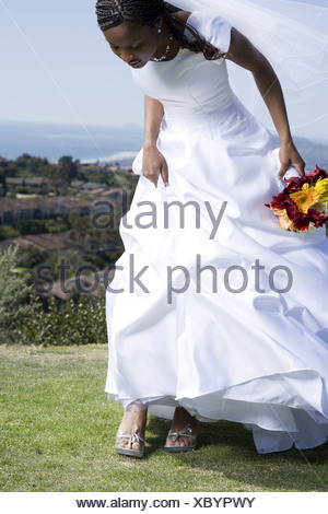 Profil Dune Bride Holding A Bouquet De Fleurs Et En