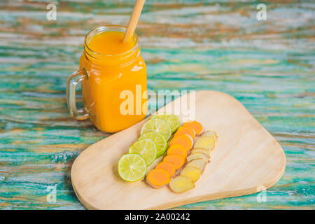 Jamu bere. Indonesiano bevanda tradizionale di Bali Foto Stock