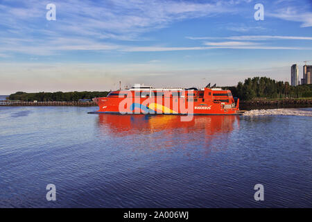 Buenos Aires / Argentina - 01 Maggio 2016: il traghetto a La Plata river Foto Stock