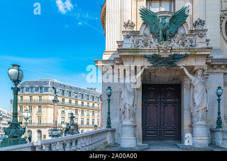 Parigi, l' Opera Garnier, famoso monumento della capitale francese, bella entrata posteriore Foto Stock
