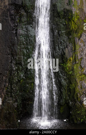 Speke mulino della cascata di bocca a Hartland Quay, Devon, Inghilterra Foto Stock