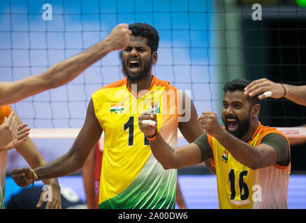 Tehran, Iran. Xviii Sep, 2019. I giocatori di India celebrare dopo rigature durante il 2019 Asian volley maschile di partita di campionato tra Iran e India a Tehran, Iran, Sett. 18, 2019. L'Iran ha vinto 3-0. Credito: Ahmad Halabisaz/Xinhua Foto Stock