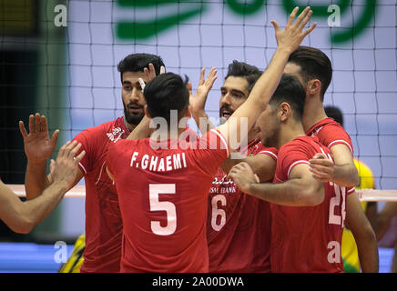 Tehran, Iran. Xviii Sep, 2019. I giocatori di Iran celebrare dopo rigature durante il 2019 Asian volley maschile di partita di campionato tra Iran e India a Tehran, Iran, Sett. 18, 2019. L'Iran ha vinto 3-0. Credito: Ahmad Halabisaz/Xinhua Foto Stock